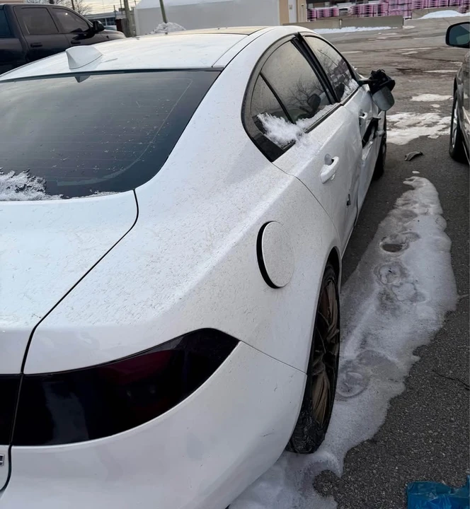 2018 Jaguar XE - Image 7 of 10