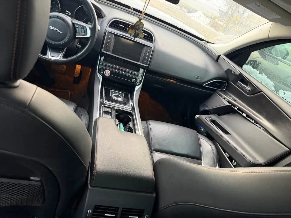 2018 Jaguar XE - Image 10 of 10
