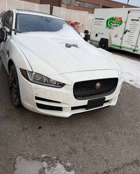 2018 Jaguar XE - Image 5 of 10
