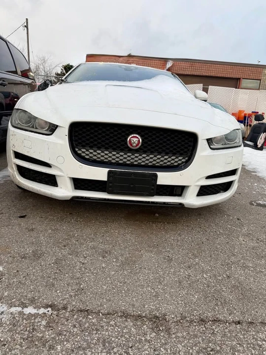 2018 Jaguar XE - Image 6 of 10