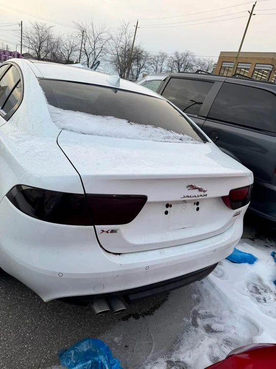 2018 Jaguar XE - Image 3 of 10