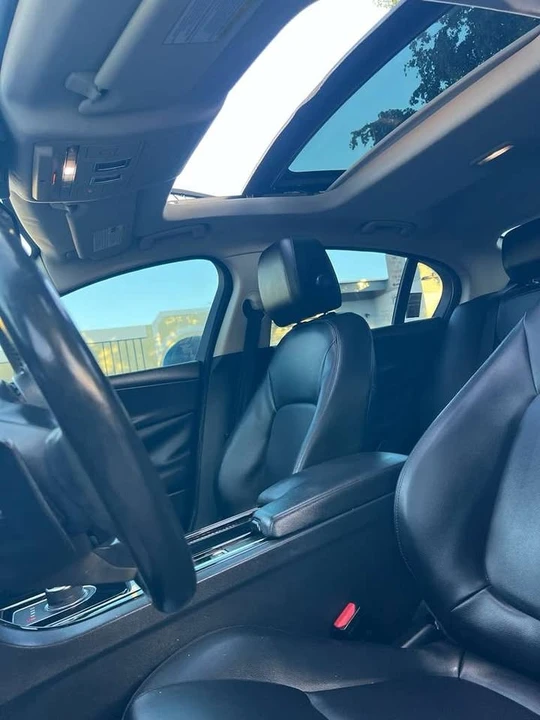2018 Jaguar XE - Image 3 of 6