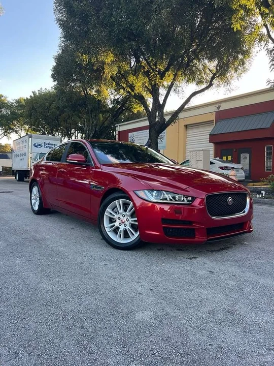 2018 Jaguar XE - Image 2 of 6