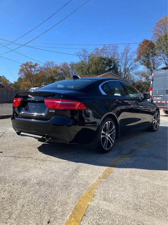2018 Jaguar XE - Image 5 of 17