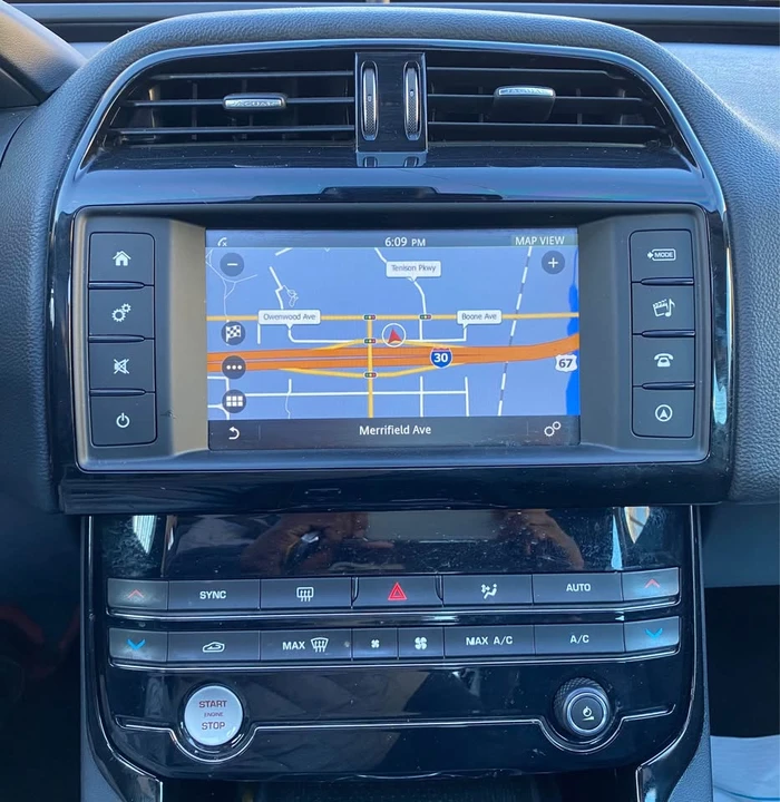 2018 Jaguar XE - Image 5 of 12