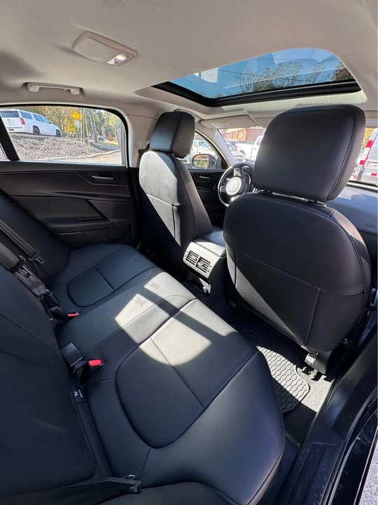 2018 Jaguar XE - Image 12 of 17