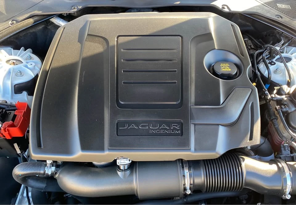 2018 Jaguar XE - Image 3 of 12