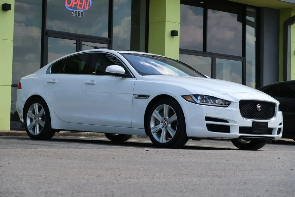 2018 Jaguar XE - Image 5 of 19
