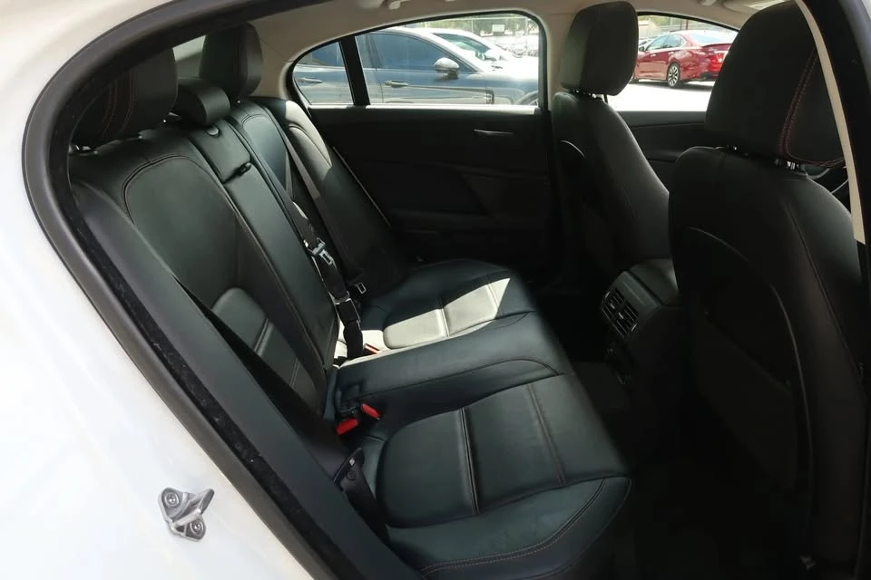 2018 Jaguar XE - Image 19 of 19