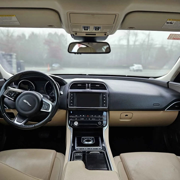 2018 Jaguar XE - Image 6 of 7