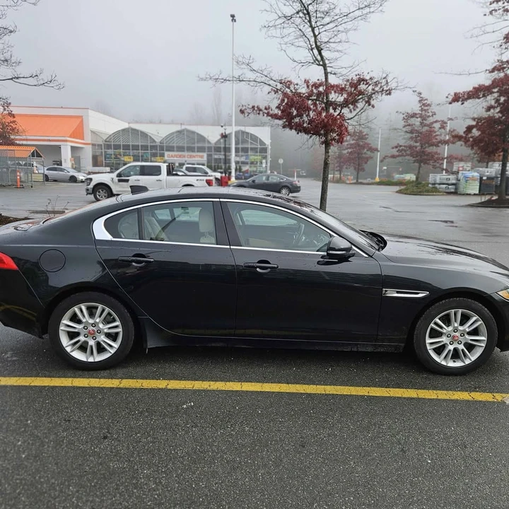 2018 Jaguar XE - Image 4 of 7