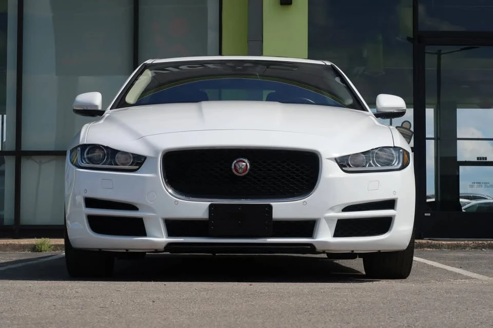 2018 Jaguar XE - Image 2 of 19