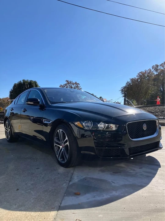 2018 Jaguar XE - Image 8 of 17