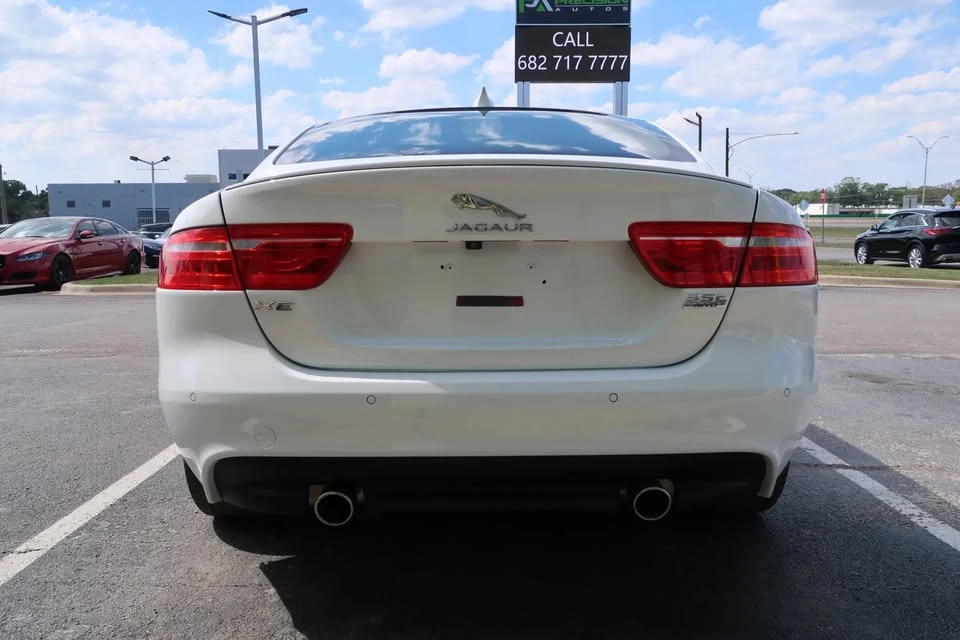 2018 Jaguar XE - Image 7 of 19