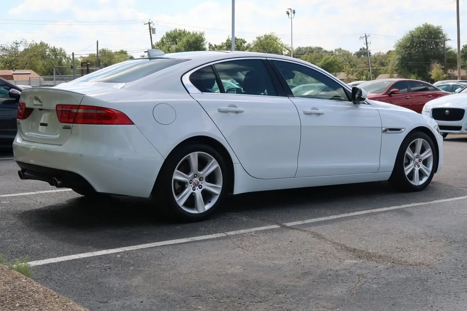 2018 Jaguar XE - Image 11 of 19