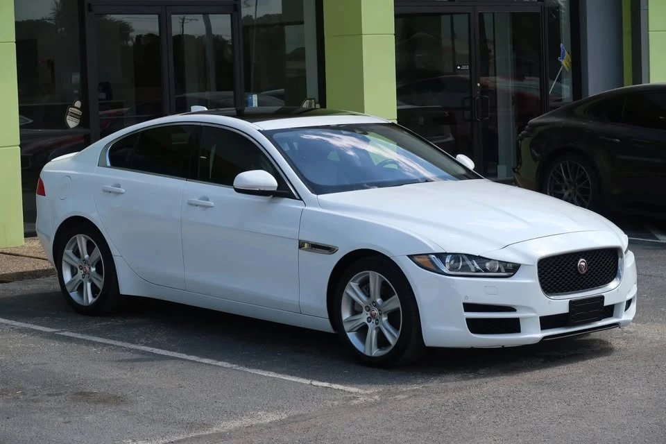 2018 Jaguar XE - Image 4 of 19