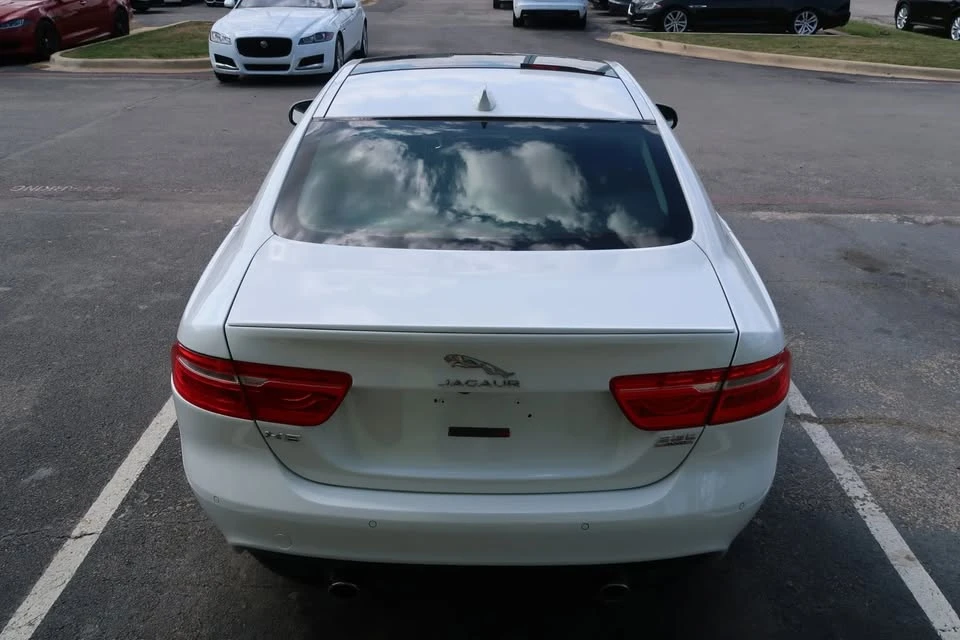 2018 Jaguar XE - Image 8 of 19