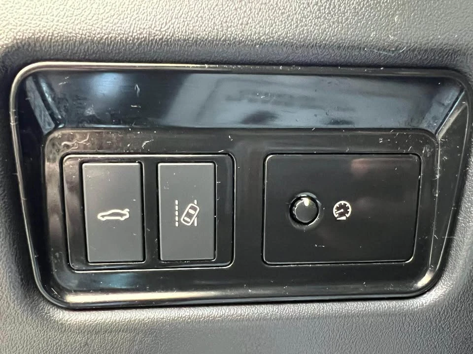 2018 Jaguar XE - Image 14 of 20