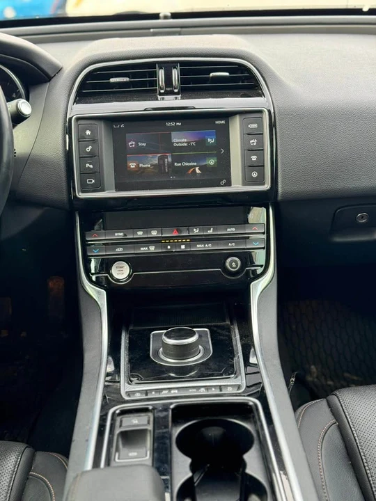2018 Jaguar XE - Image 11 of 12