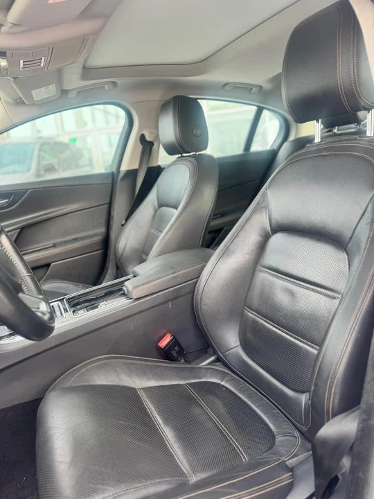2018 Jaguar XE - Image 5 of 12