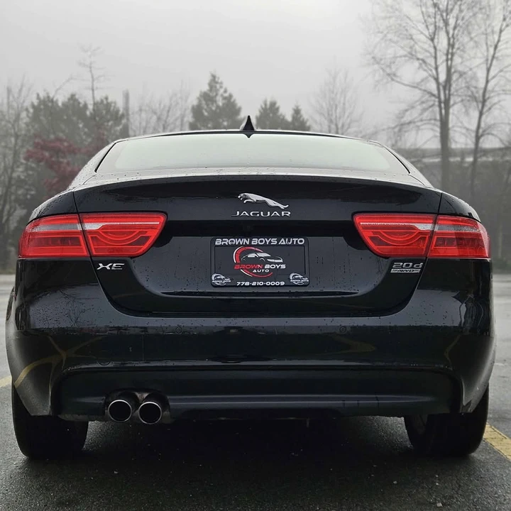 2018 Jaguar XE - Image 5 of 7