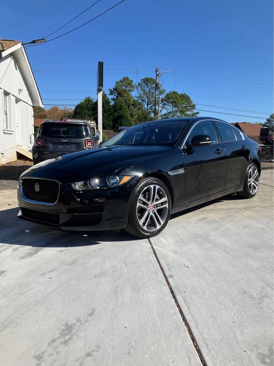 2018 Jaguar XE - Image 2 of 17