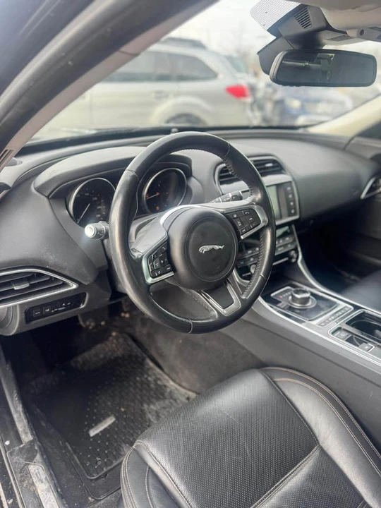 2018 Jaguar XE - Image 8 of 12