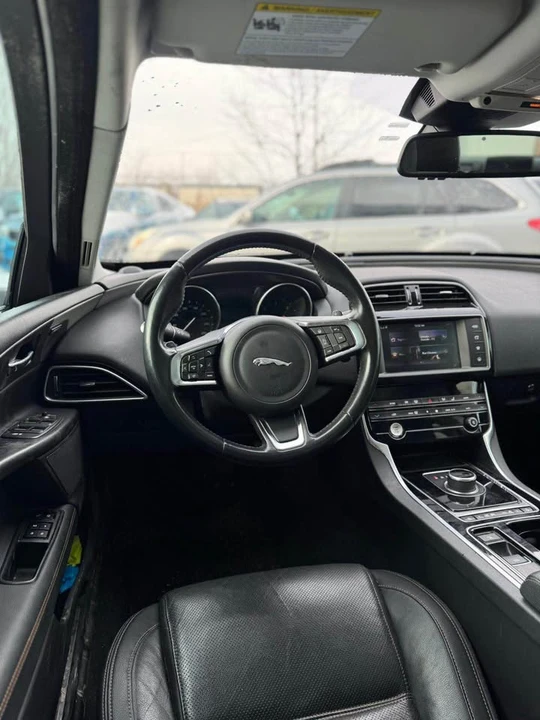 2018 Jaguar XE - Image 3 of 12