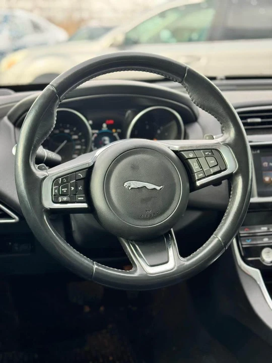 2018 Jaguar XE - Image 9 of 12