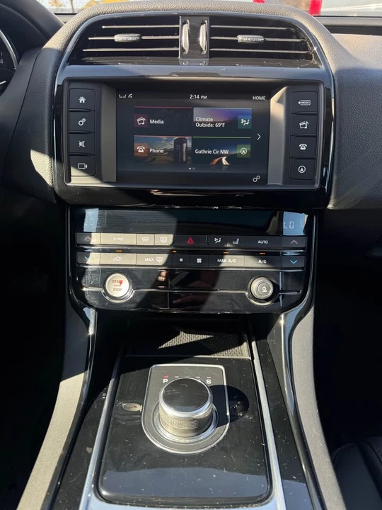 2018 Jaguar XE - Image 15 of 17