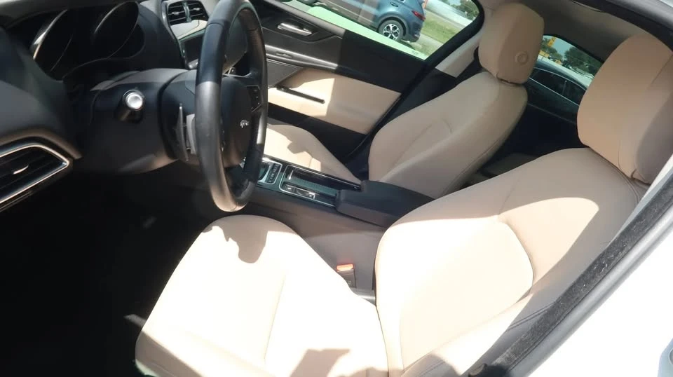 2018 Jaguar XE - Image 15 of 17