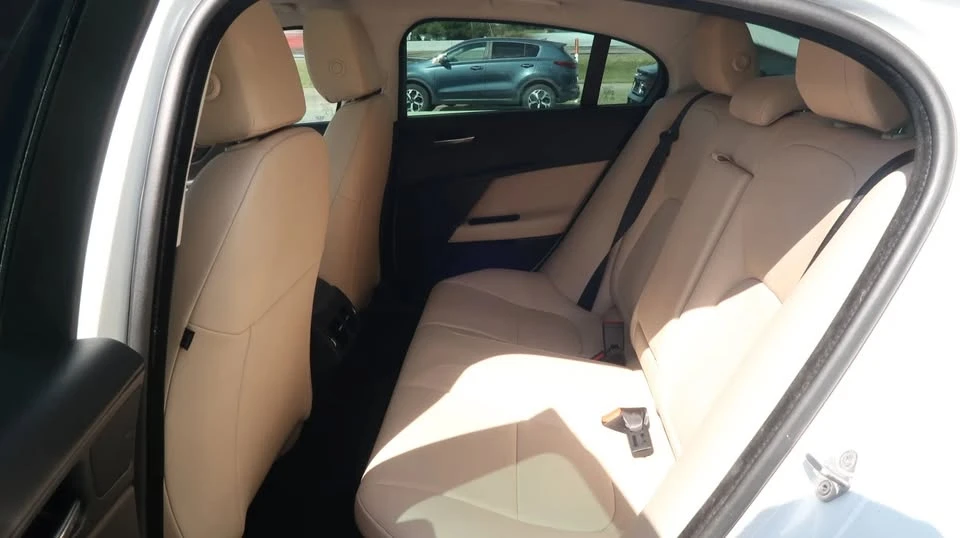 2018 Jaguar XE - Image 17 of 17