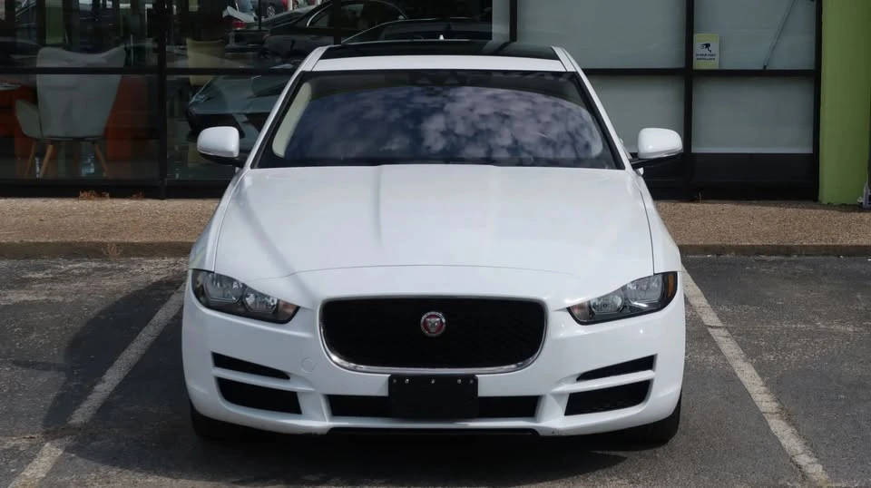 2018 Jaguar XE - Image 4 of 17