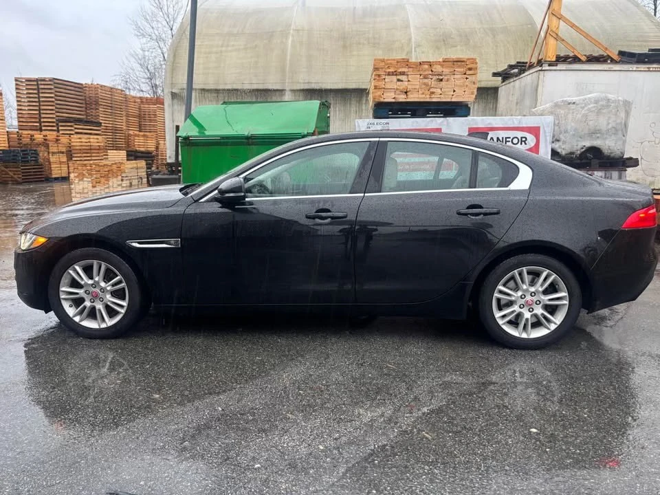 2018 Jaguar XE - Image 7 of 9