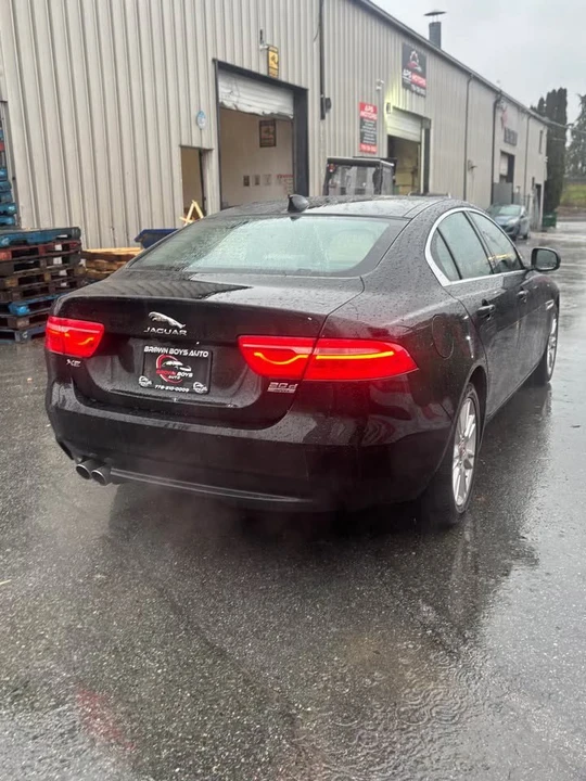 2018 Jaguar XE - Image 6 of 9