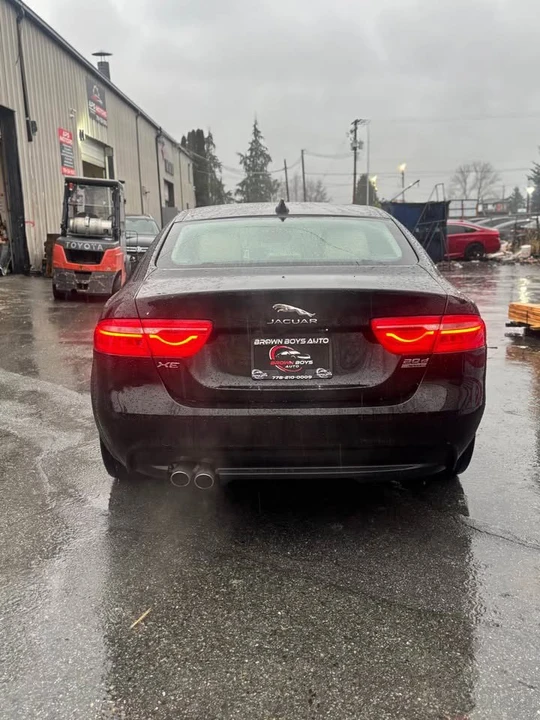 2018 Jaguar XE - Image 4 of 9