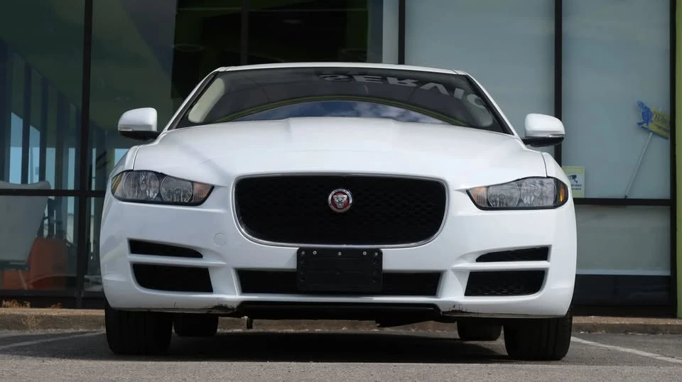 2018 Jaguar XE - Image 3 of 17