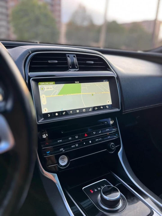 2018 Jaguar XE - Image 12 of 20