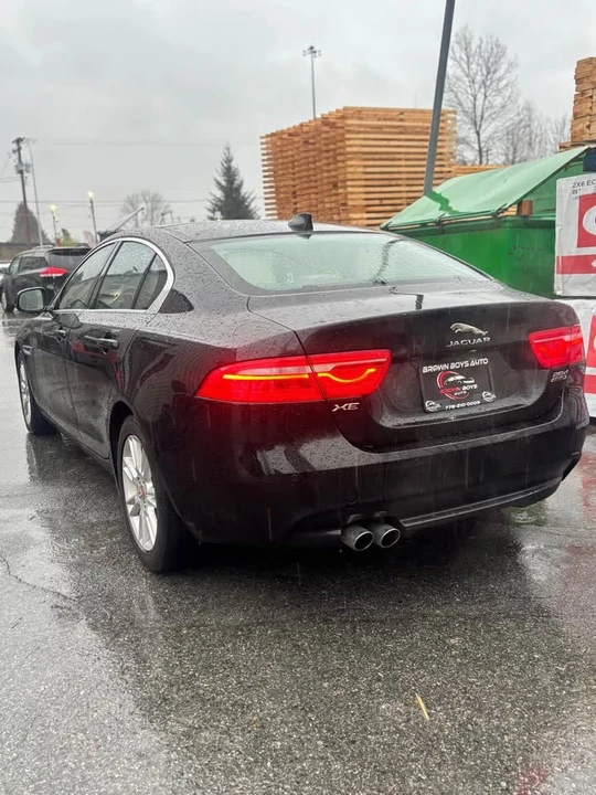 2018 Jaguar XE - Image 8 of 9