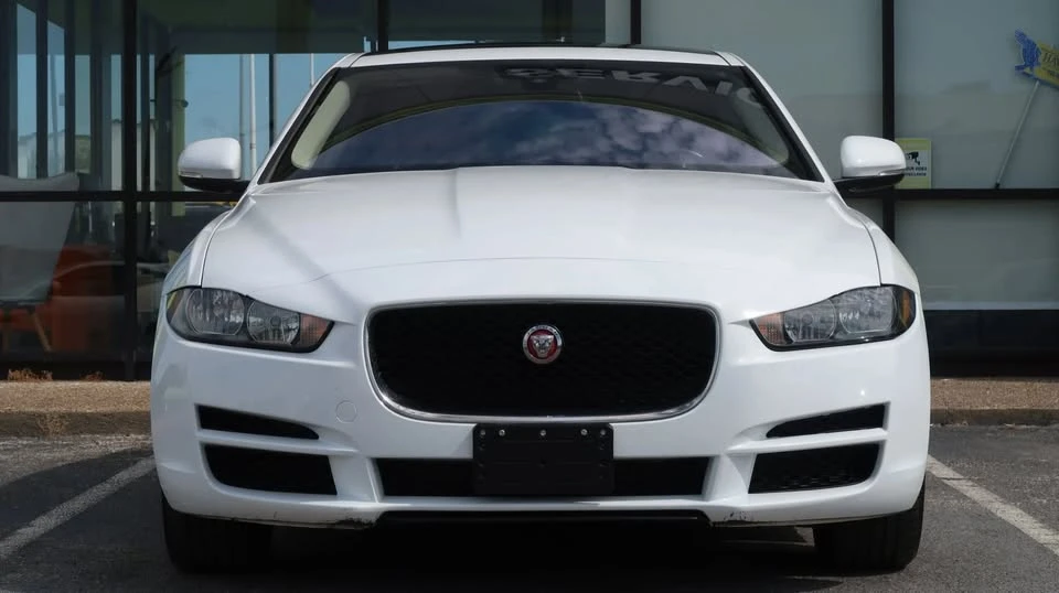 2018 Jaguar XE - Image 2 of 17