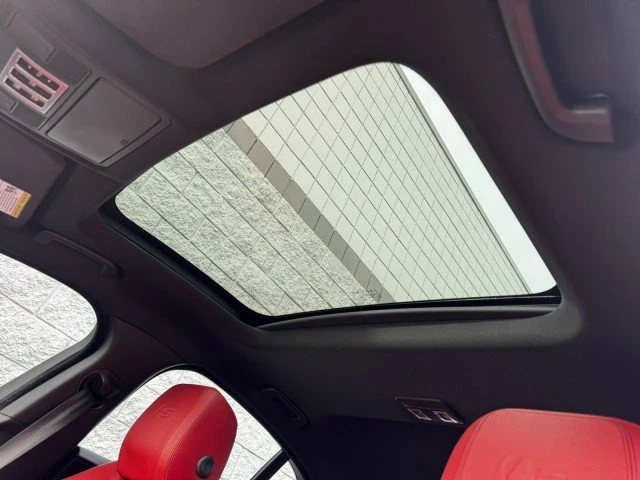 2018 Jaguar XE - Image 19 of 19