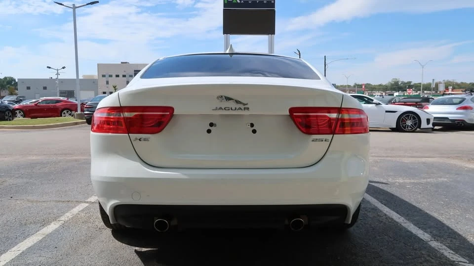 2018 Jaguar XE - Image 8 of 17