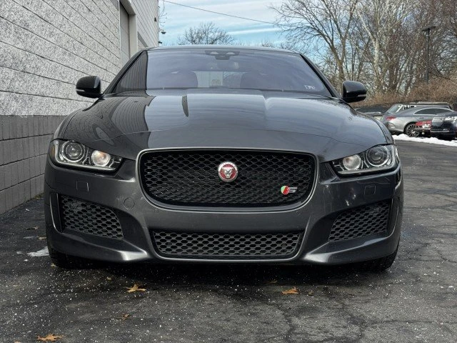 2018 Jaguar XE - Image 10 of 19