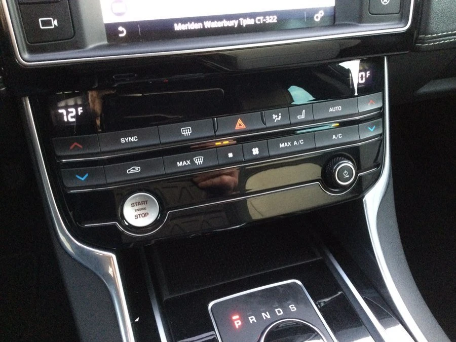 2018 Jaguar XE - Image 16 of 20