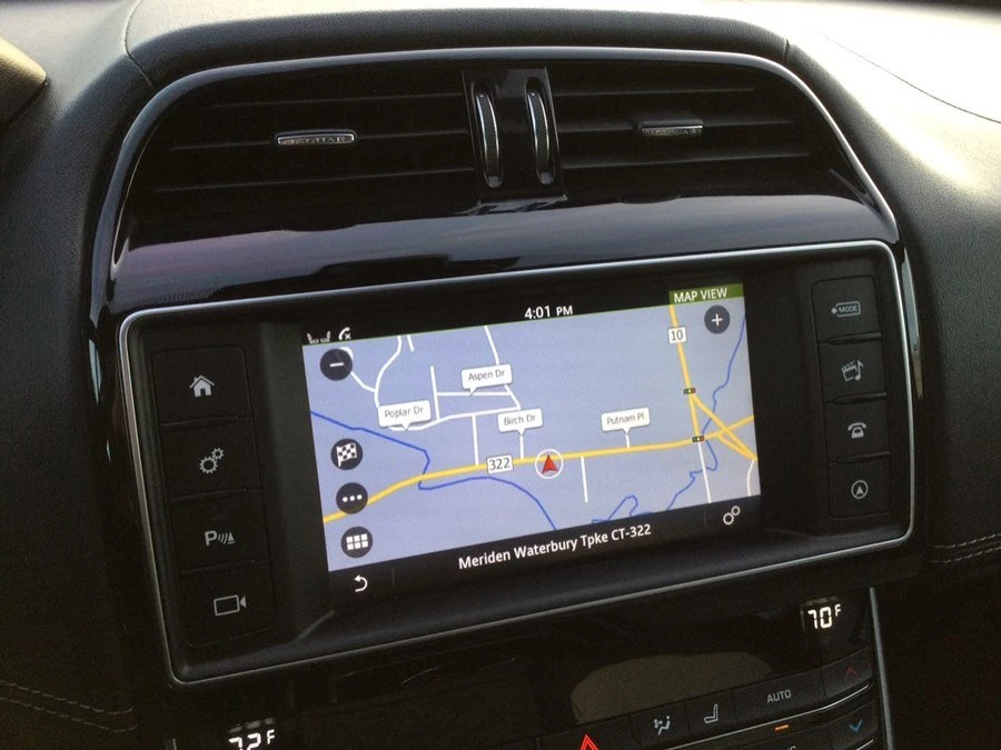 2018 Jaguar XE - Image 15 of 20