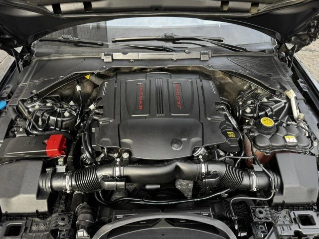 2018 Jaguar XE - Image 5 of 19