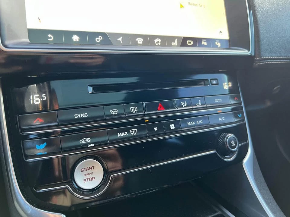 2018 Jaguar XE - Image 18 of 20