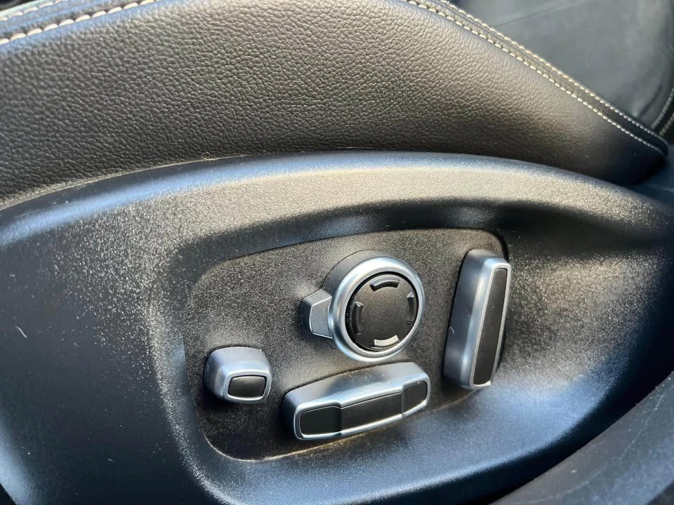 2018 Jaguar XE - Image 16 of 20