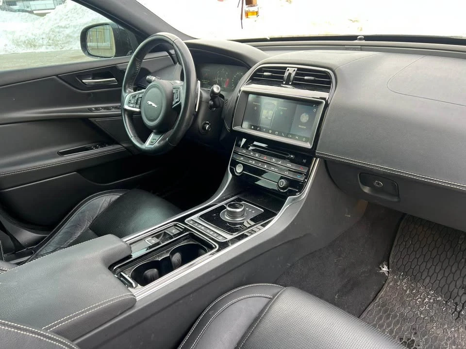2018 Jaguar XE - Image 14 of 16