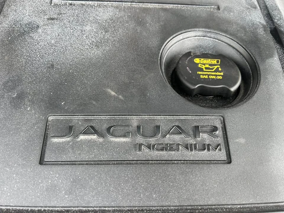 2018 Jaguar XE - Image 7 of 16